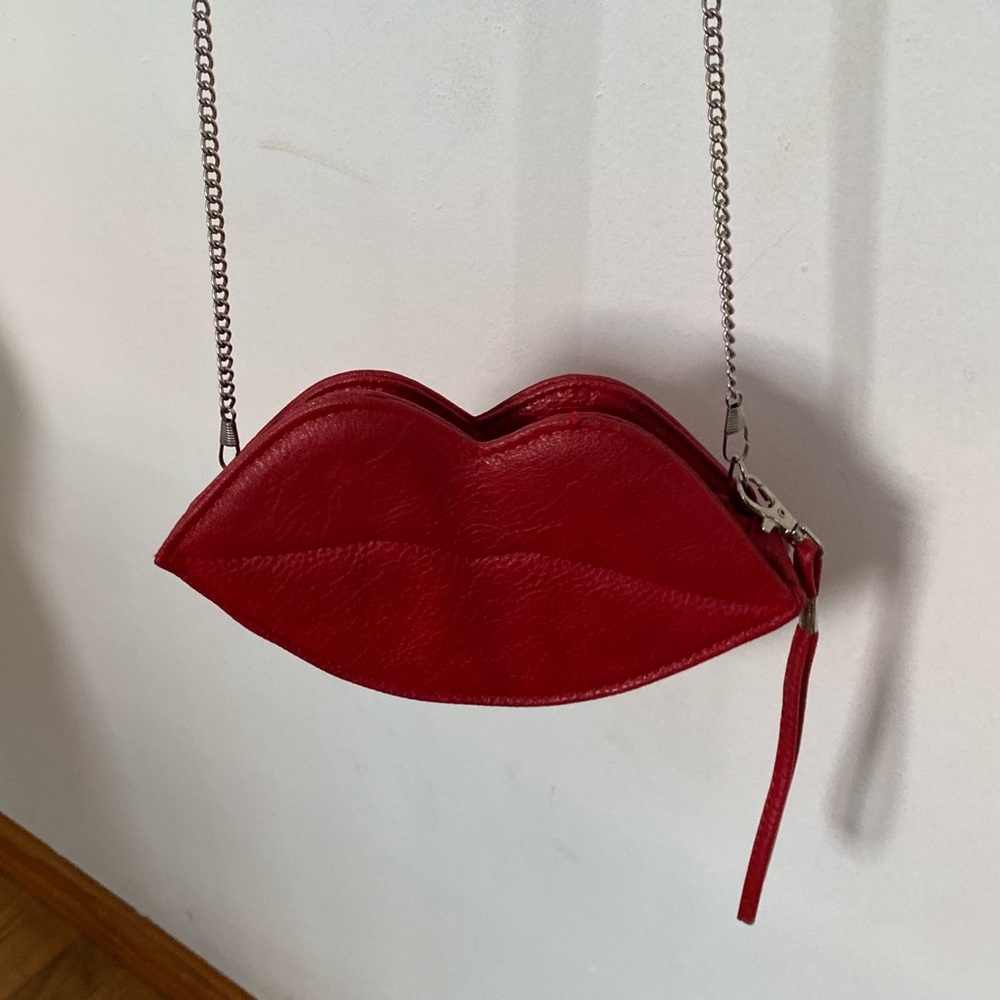 Red Lips Purse